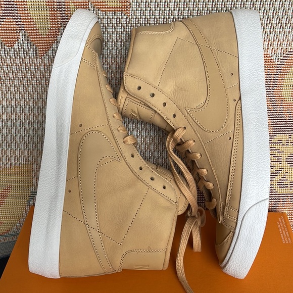 Nike Men’s BLAZER MID PREMIUM MF
VACHETTA TAN/ACHETTA TAN
DQ7572 200 sneakers••• - Picture 12 of 16